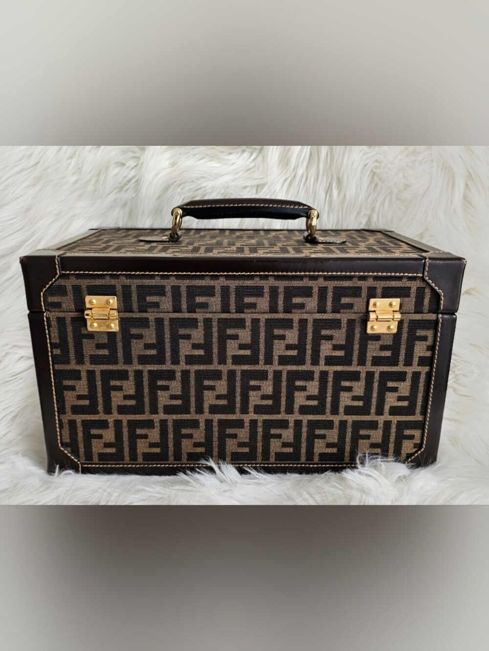 🤎 *RARE* FENDI Trunk 🤎 - Picture 3 of 11